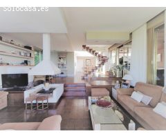 Exclusiva vivienda en parcela de casi 2000 m2 con casa principal, más tres casas de invitados