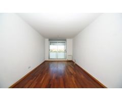 CUARTE DE HUERVA: 3 dormitorios, salón, cocina y 2 baños. Garaje y trastero. Zona común con piscina.