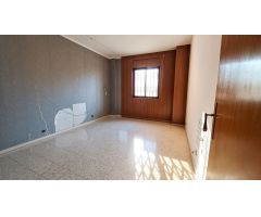 AMPLIO PISO A REFORMAR. ES VPO PERO DE VENTA LIBRE