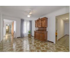Amplio piso con muchas habiaciones a dos minutos de la Plaça Sant Jaume