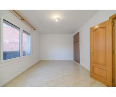 ACOGEDORA CASA EN EL BARRIO DE JONCARETS