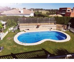 CHALET URBANIZACION AGUACAMPADA