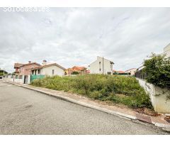 Terreno urbano llano en el centro de Argoños: ¡Construye tu chalet de ensueño a solo 1 km de la play