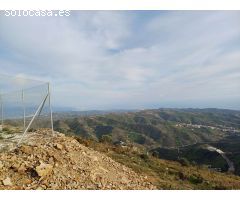 parcela en moclinejo con vistas al mar  con buen acceso