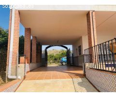 casa de campo con aguacates en almayate