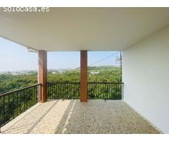 casa de campo con aguacates en almayate
