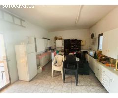 casa de campo con aguacates en almayate