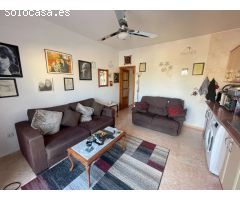 Bonita tienda y apartamento situado en Torrevieja