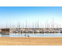 Bonita tienda y apartamento situado en Torrevieja