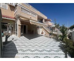Apartamento en planta baja de 3 dormitorios con piscina comunitaria