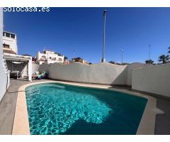 Precioso dúplex esquinero con piscina privada.