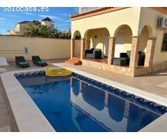 Villa de 2 dormitorios, 2 baños, solárium y 1 piscina privada