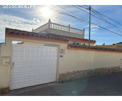 Villa de 2 dormitorios, 2 baños, solárium y 1 piscina privada