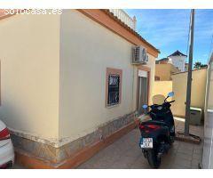 Villa de 2 dormitorios, 2 baños, solárium y 1 piscina privada