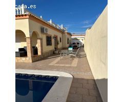 Villa de 2 dormitorios, 2 baños, solárium y 1 piscina privada