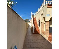 Villa de 2 dormitorios, 2 baños, solárium y 1 piscina privada