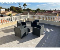 Villa de 2 dormitorios, 2 baños, solárium y 1 piscina privada