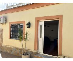 Villa de 2 dormitorios, 2 baños, solárium y 1 piscina privada