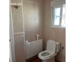 Villa de 2 dormitorios, 2 baños, solárium y 1 piscina privada