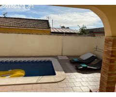 Villa de 2 dormitorios, 2 baños, solárium y 1 piscina privada