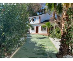 Preciosa villa reformada en Orihuela.