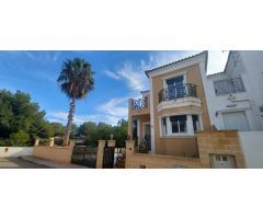 Gran Chalet Adosado de 3 dormitorios , 3 baños espacio exterior y sotano