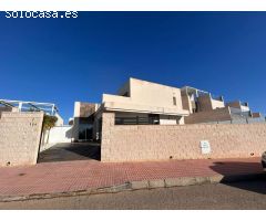 Preciosa casa de 3 dormitorios con piscina en zona tranquila