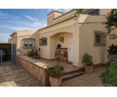Exclusiva Villa de 4 Dormitorios con 312 m² Construidos sobre Parcela de 1.100 m² en la Prestigiosa 