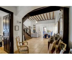 Exclusiva Villa de 4 Dormitorios con 312 m² Construidos sobre Parcela de 1.100 m² en la Prestigiosa 