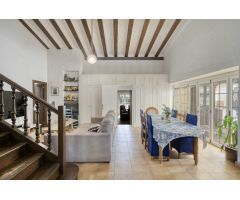 Exclusiva Villa de 4 Dormitorios con 312 m² Construidos sobre Parcela de 1.100 m² en la Prestigiosa 