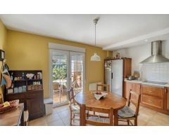 Exclusiva Villa de 4 Dormitorios con 312 m² Construidos sobre Parcela de 1.100 m² en la Prestigiosa 