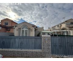 Encantador bungalow de 2 dormitorios cerca del Lago Rosa de Torrevieja
