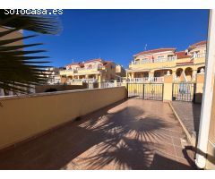 Preciosa casa adosada de 3 dormitorios con piscina comunitaria