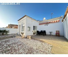 Chalet independiente de 3 dormitorios completamente reformado en la Florida, Orihuela costa