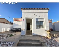 Chalet independiente de 3 dormitorios completamente reformado en la Florida, Orihuela costa