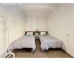Chalet independiente de 3 dormitorios completamente reformado en la Florida, Orihuela costa