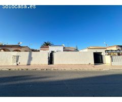 Chalet independiente de 3 dormitorios completamente reformado en la Florida, Orihuela costa