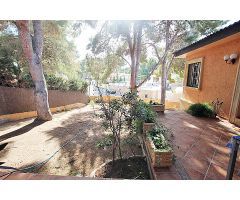 Espectacular Villa de 6 Habitaciones, Piscina Privada y 320m² Construidos sobre 800m² de Parcela en 