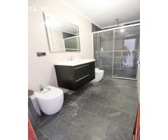 Espectacular Villa de 6 Habitaciones, Piscina Privada y 320m² Construidos sobre 800m² de Parcela en 