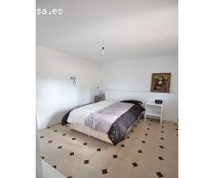 Espectacular Villa de 6 Habitaciones, Piscina Privada y 320m² Construidos sobre 800m² de Parcela en 