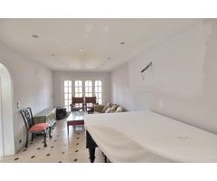 Espectacular Villa de 6 Habitaciones, Piscina Privada y 320m² Construidos sobre 800m² de Parcela en 