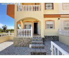 Planta baja de 2 dormitorios completamente reformada con piscina comunitaria