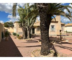 Hermosa villa de 3 dormitorios, 1 baño, 1 terraza y 1 solárium con un jardín de + 400m2