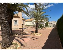 Hermosa villa de 3 dormitorios, 1 baño, 1 terraza y 1 solárium con un jardín de + 400m2