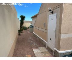 Hermosa villa de 3 dormitorios, 1 baño, 1 terraza y 1 solárium con un jardín de + 400m2