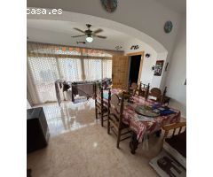 Hermosa villa de 3 dormitorios, 1 baño, 1 terraza y 1 solárium con un jardín de + 400m2