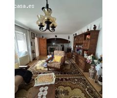 Hermosa villa de 3 dormitorios, 1 baño, 1 terraza y 1 solárium con un jardín de + 400m2