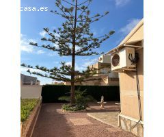 Hermosa villa de 3 dormitorios, 1 baño, 1 terraza y 1 solárium con un jardín de + 400m2