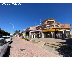 Hermosa villa de 3 dormitorios, 1 baño, 1 terraza y 1 solárium con un jardín de + 400m2