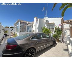 Precioso Bungalow en una planta de 2 dormitorios y 2 baños con 2 piscinas comunitarias